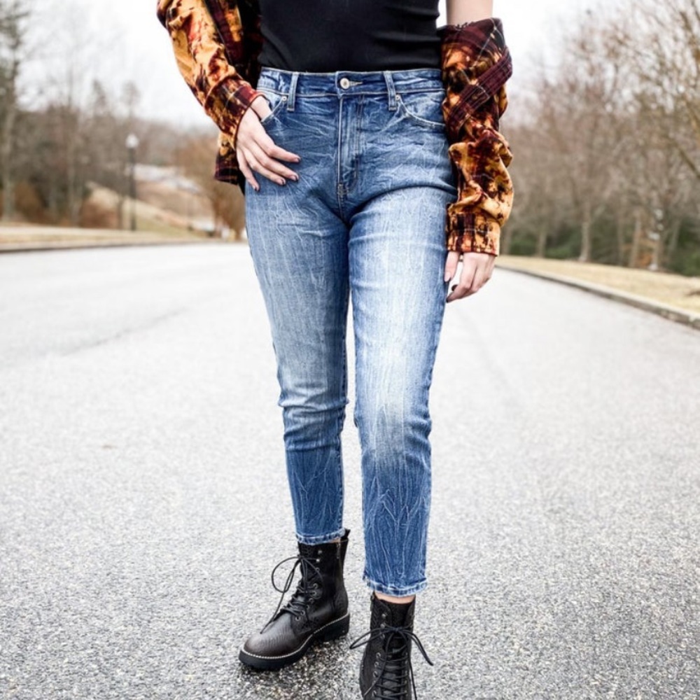 NWT KANCAN ACID WASH GIRLFRIEND JEANS IN SIZE 27 (SIZE 7)